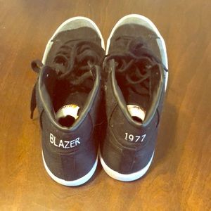 Size 8.5 Nike Blazer high top shoes
